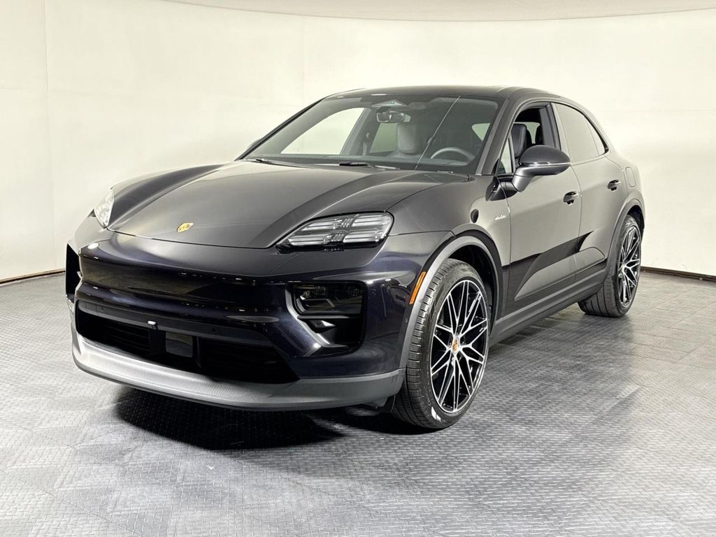 2026 PORSCHE Macan