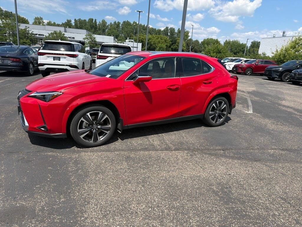 2025 LEXUS UX