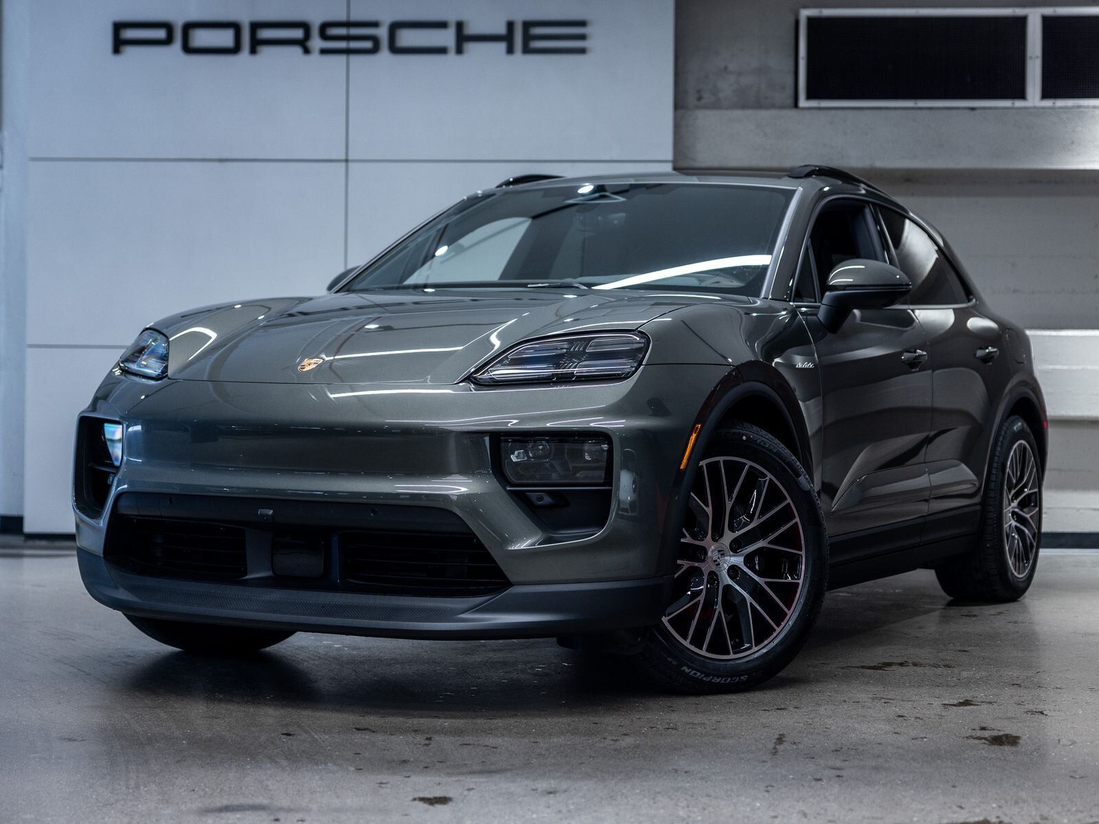 2026 PORSCHE Macan