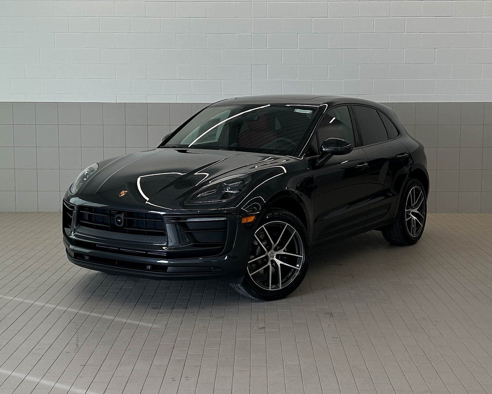 2026 PORSCHE Macan