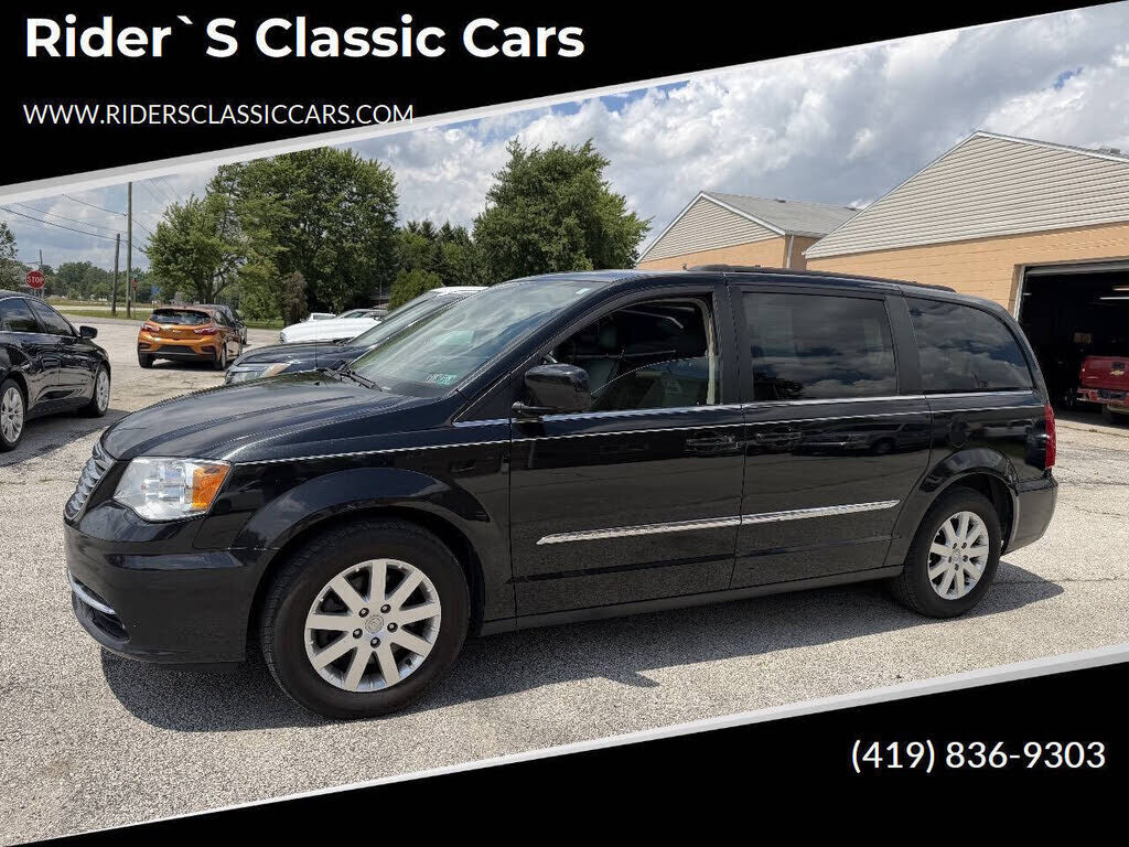 2016 CHRYSLER Town and Country
