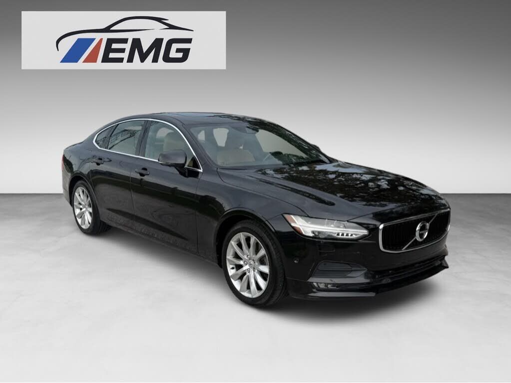 2017 VOLVO S90