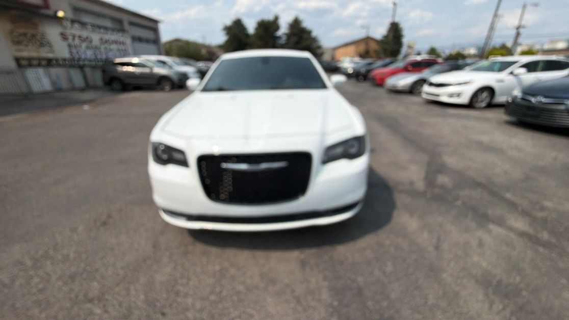 2019 CHRYSLER 300