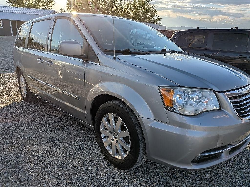 2016 CHRYSLER Town and Country