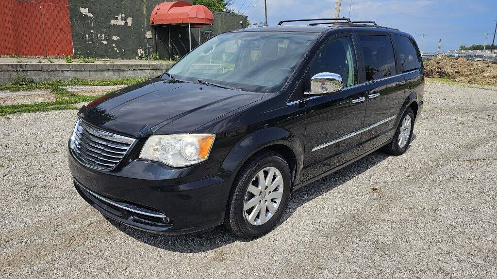 2012 CHRYSLER Town and Country