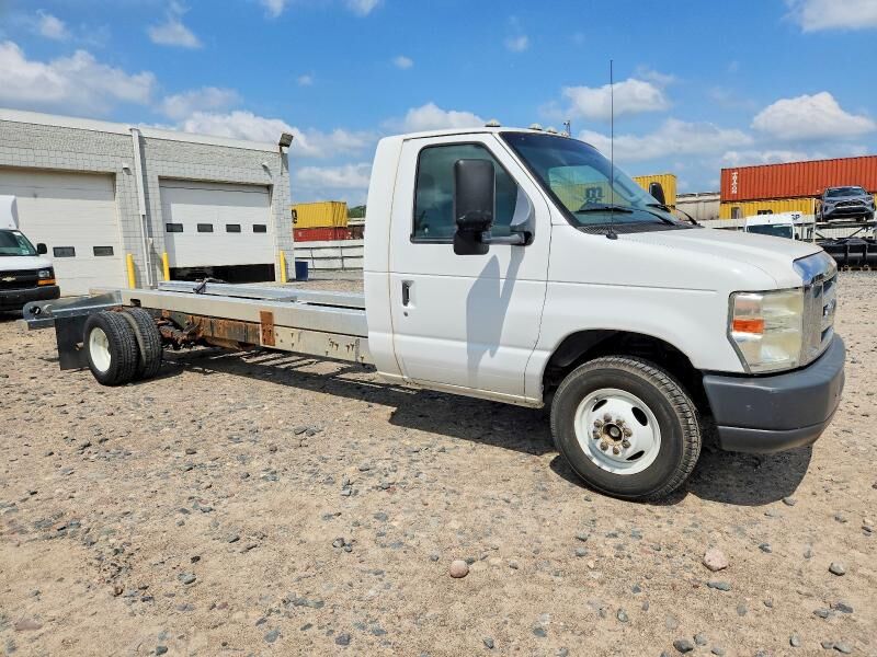 2011 FORD E-450