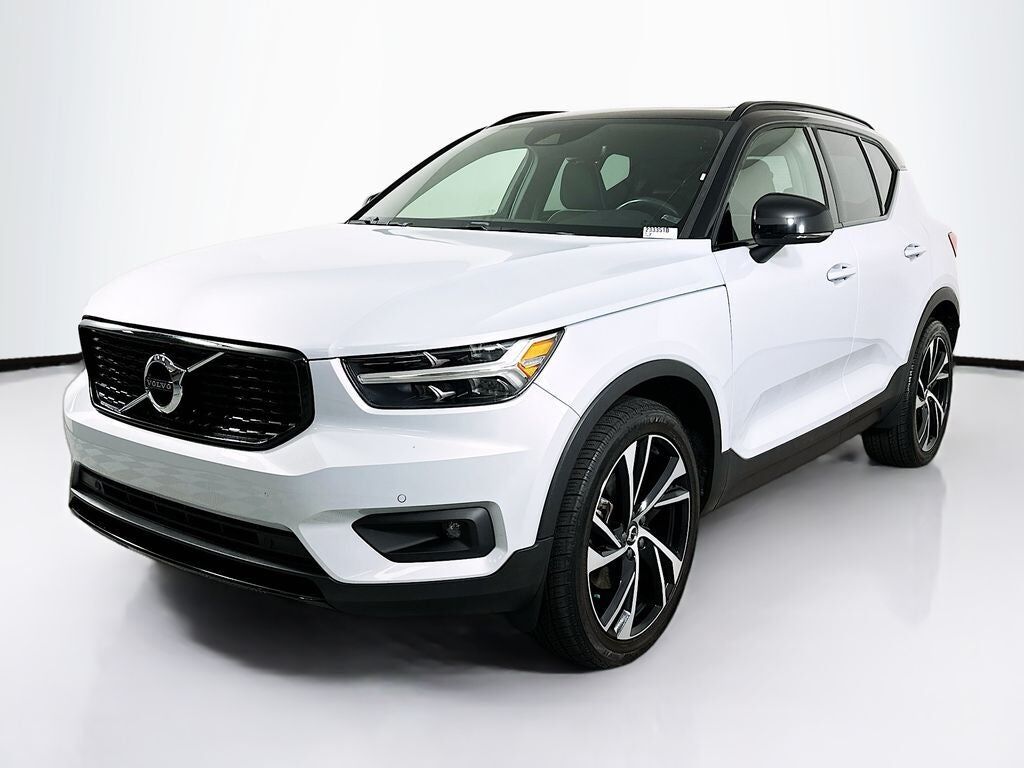 2020 VOLVO XC40