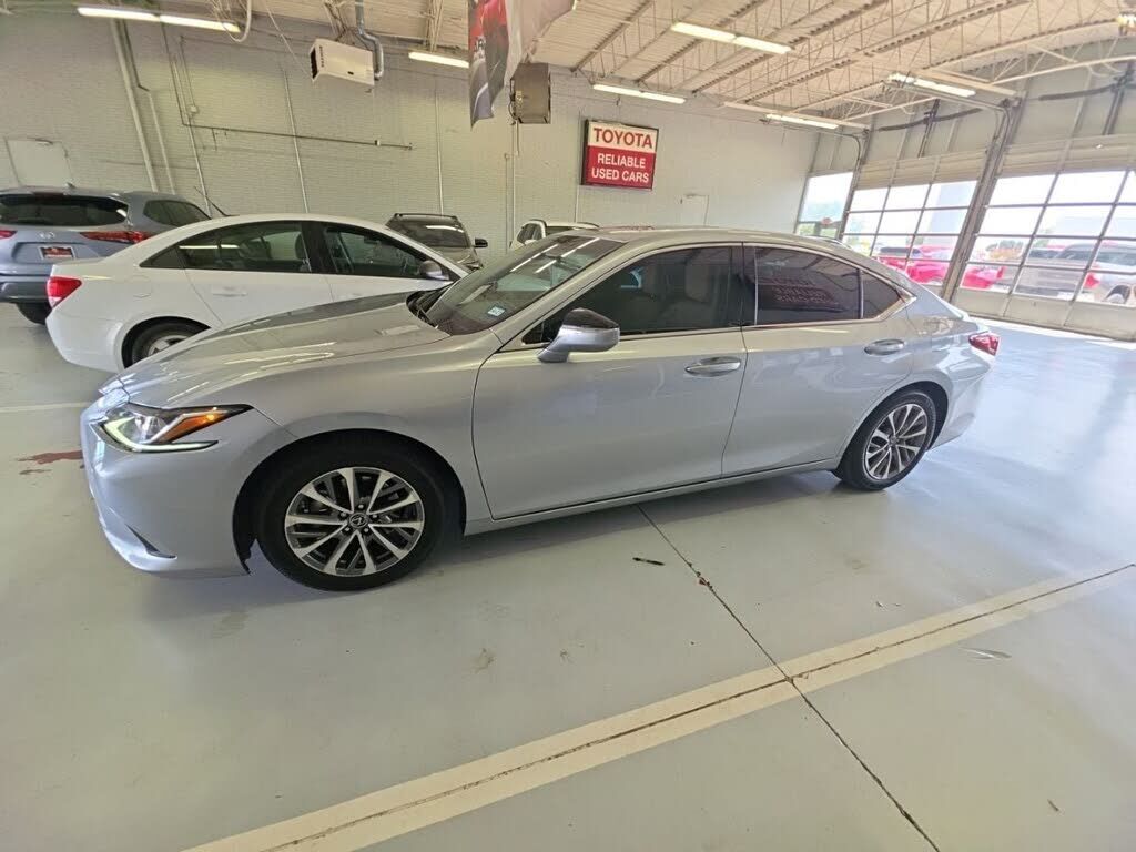 2022 LEXUS ES