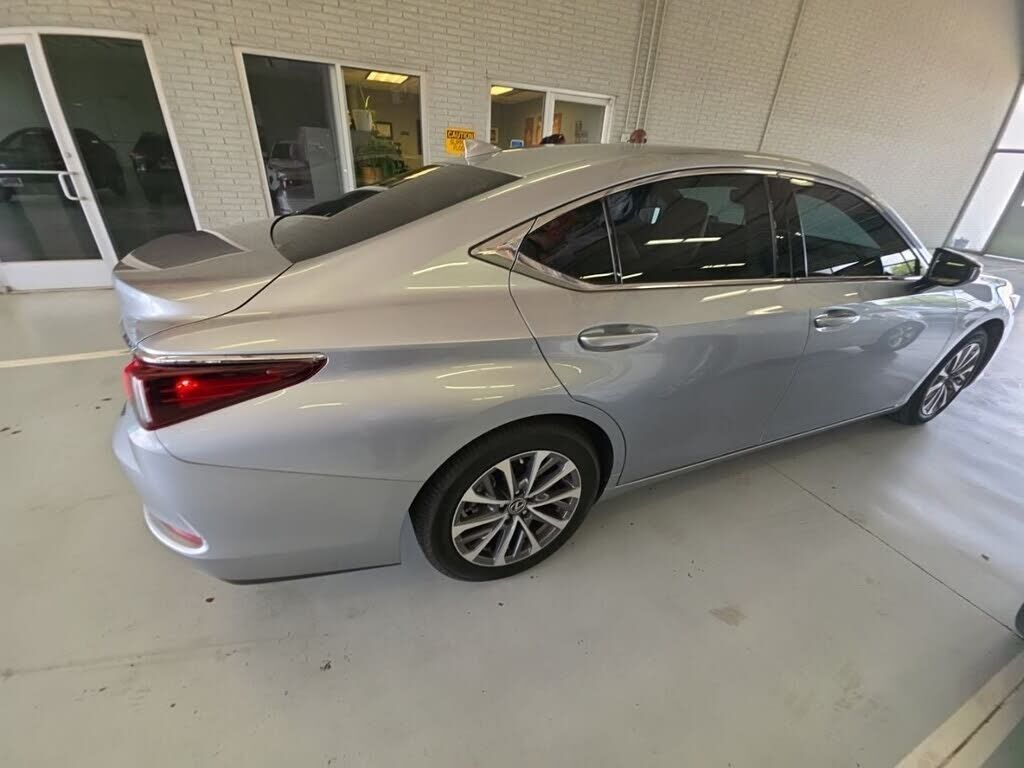 2022 Lexus ES