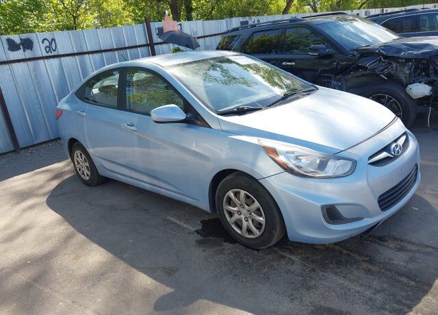2013 HYUNDAI Accent
