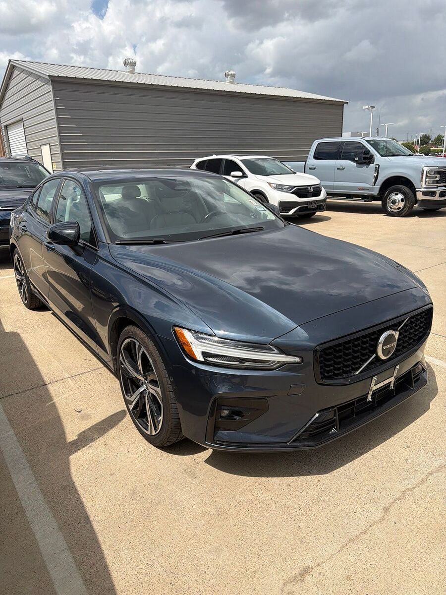 2024 VOLVO S60