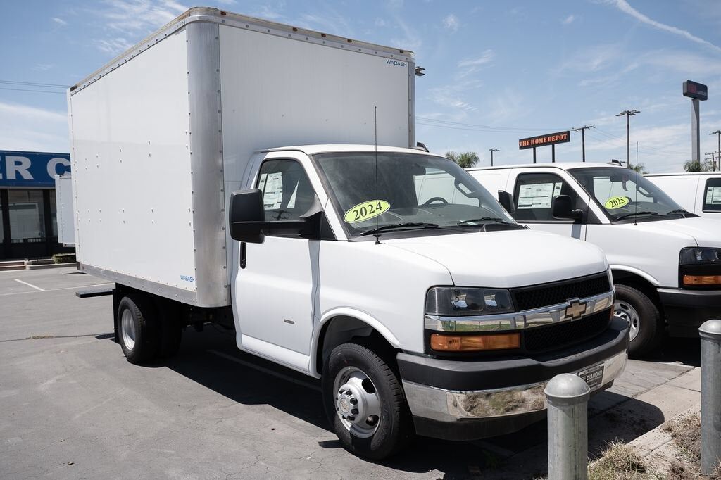 2024 CHEVROLET Express