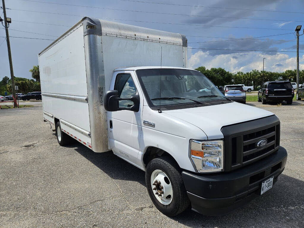 2022 FORD E-350