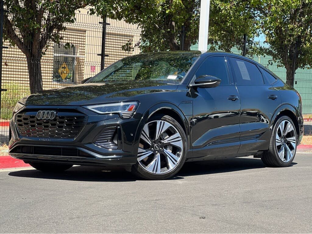 2024 AUDI Q8