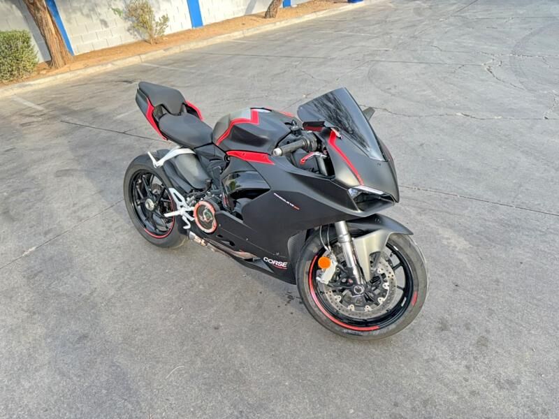 2024 DUCATI Superbike