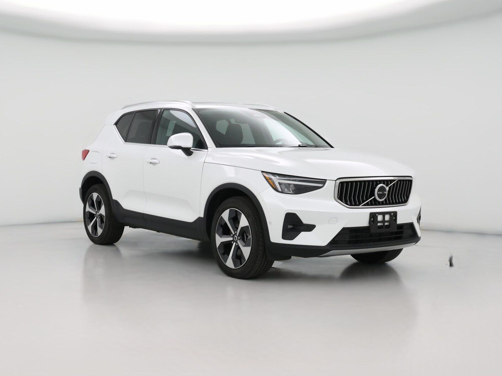 2025 VOLVO XC40