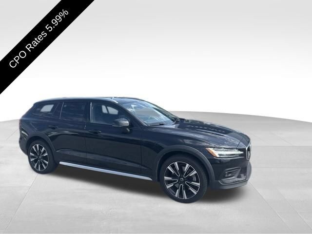 2024 VOLVO V60CC