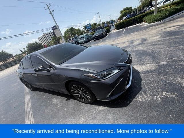 2022 LEXUS ES