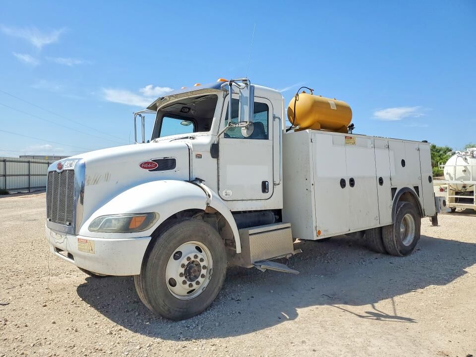 2017 PETERBILT 337