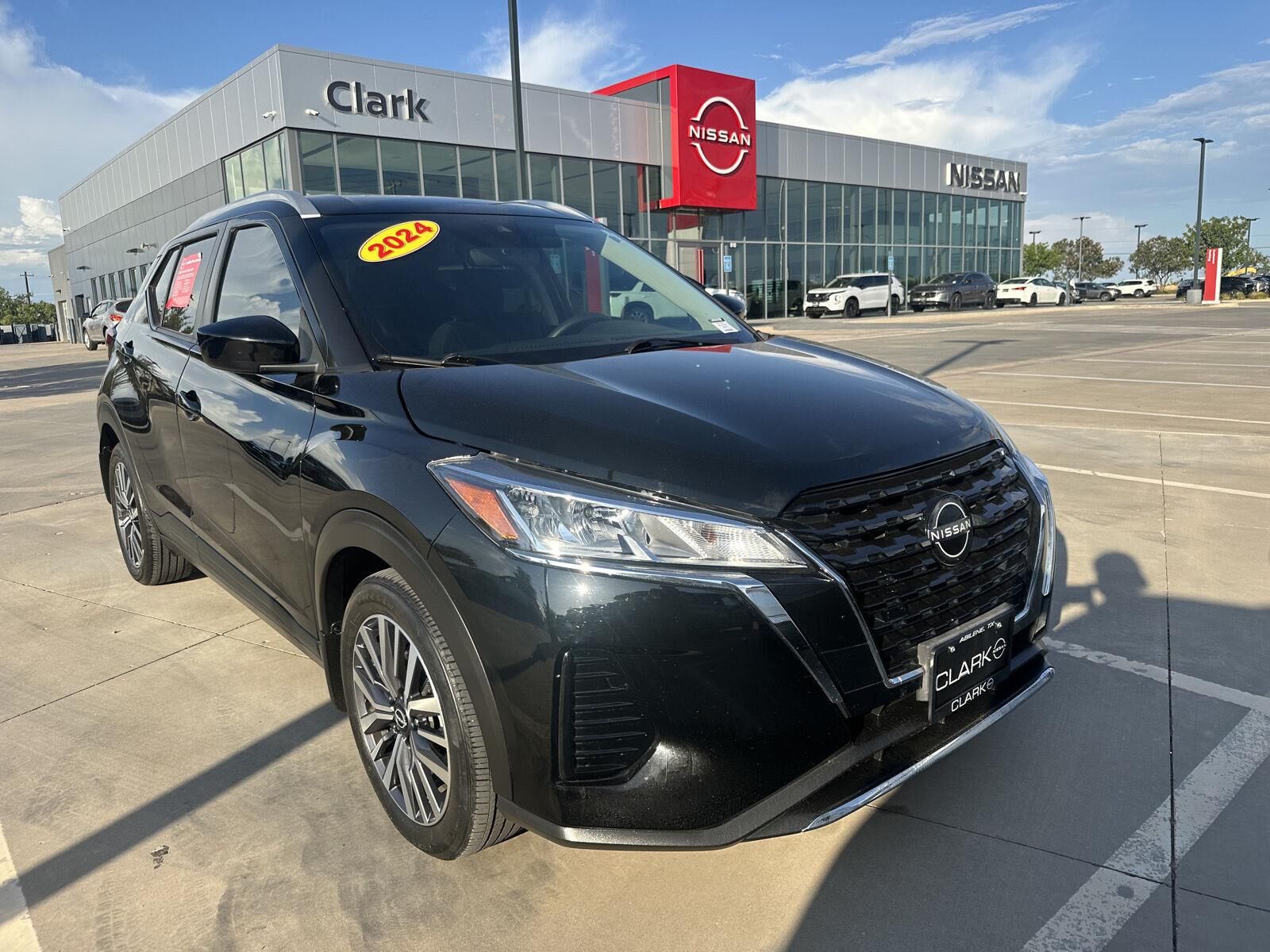 2024 NISSAN Kicks
