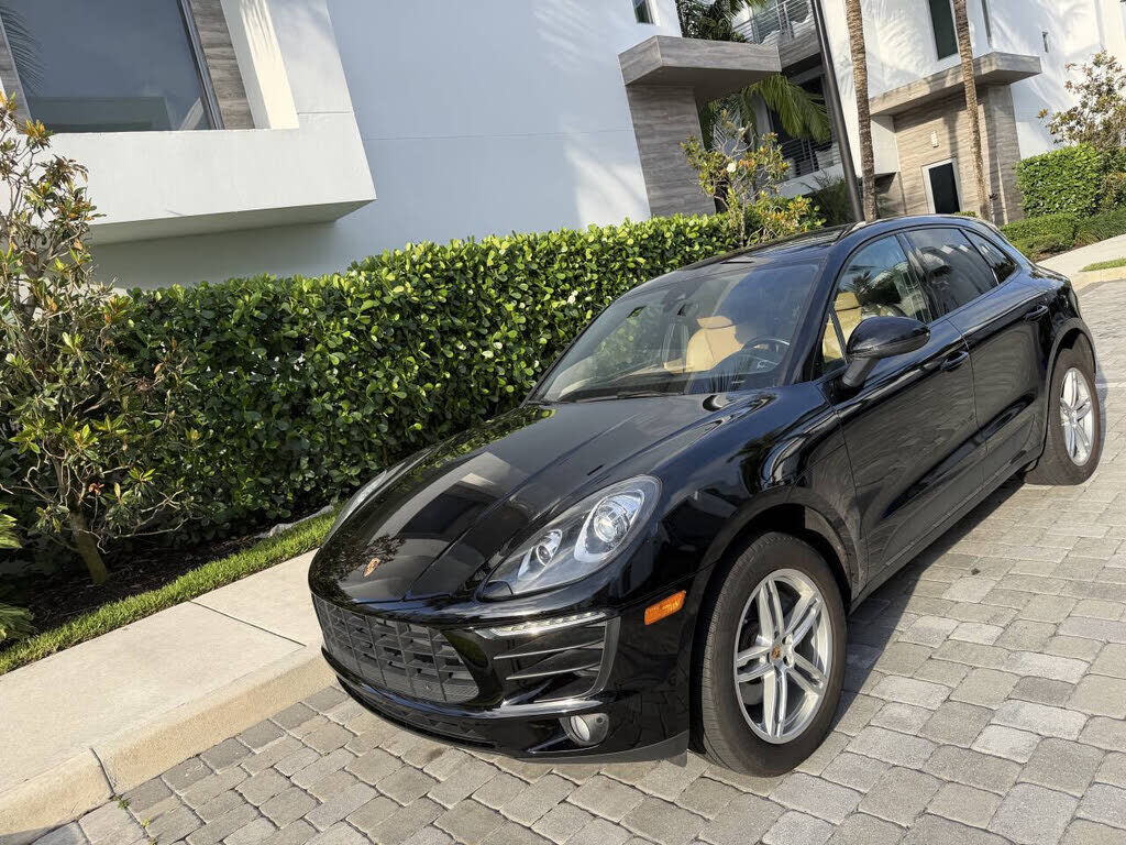 2017 PORSCHE Macan