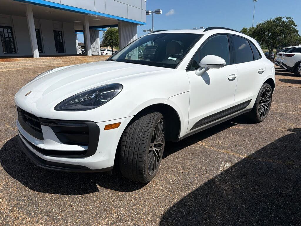 2024 PORSCHE Macan