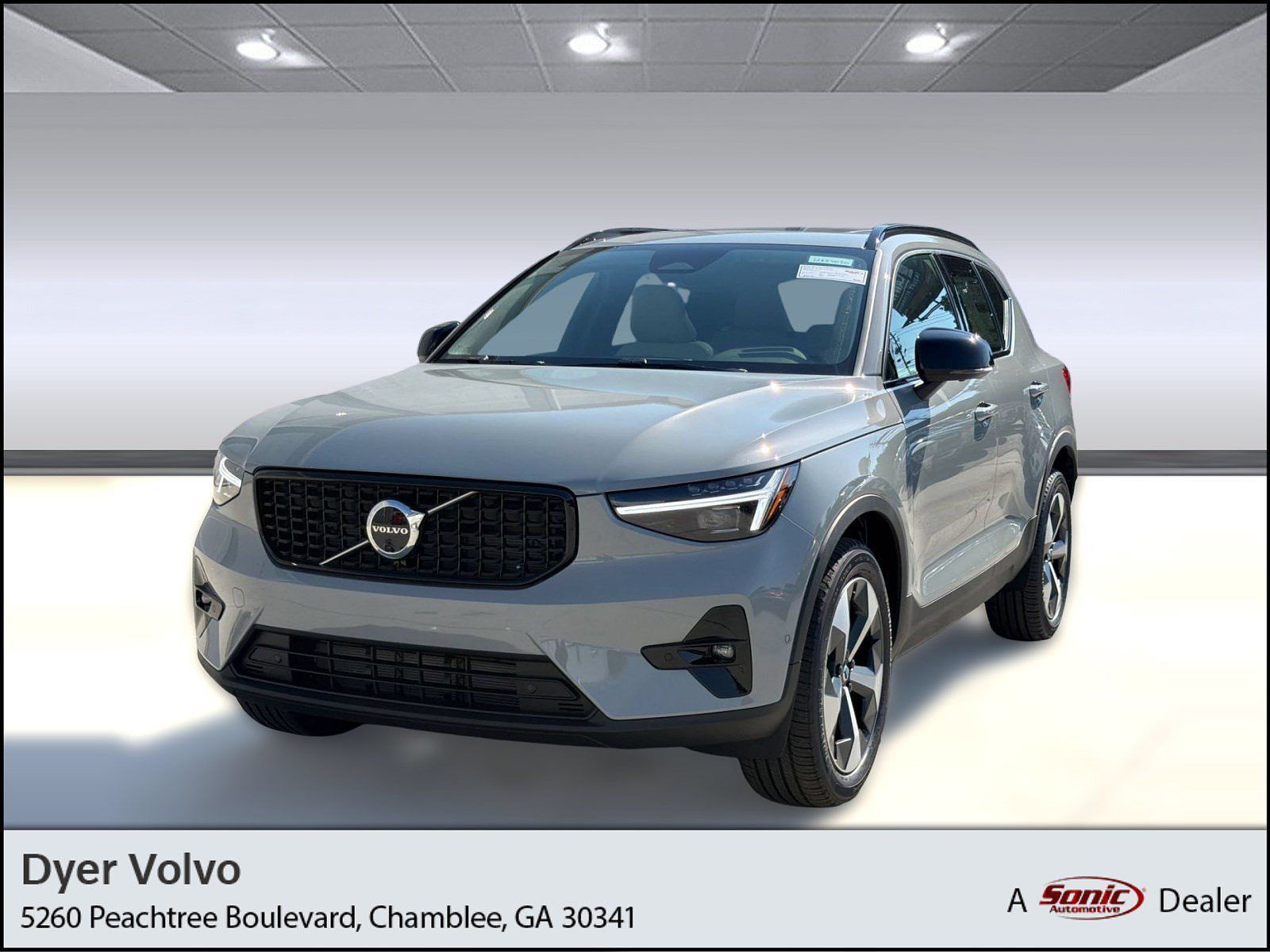 2026 VOLVO XC40
