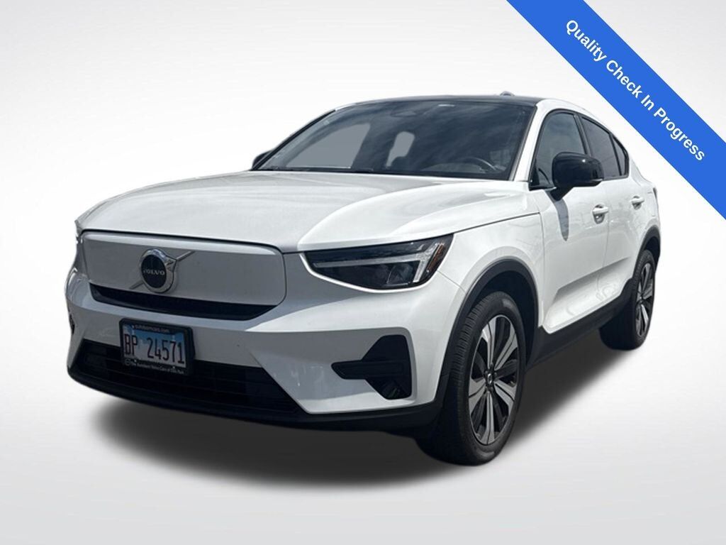 2023 VOLVO C40