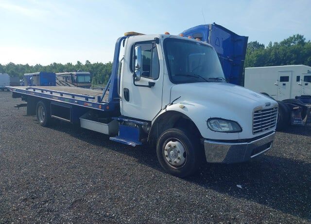 2014 FREIGHTLINER M2