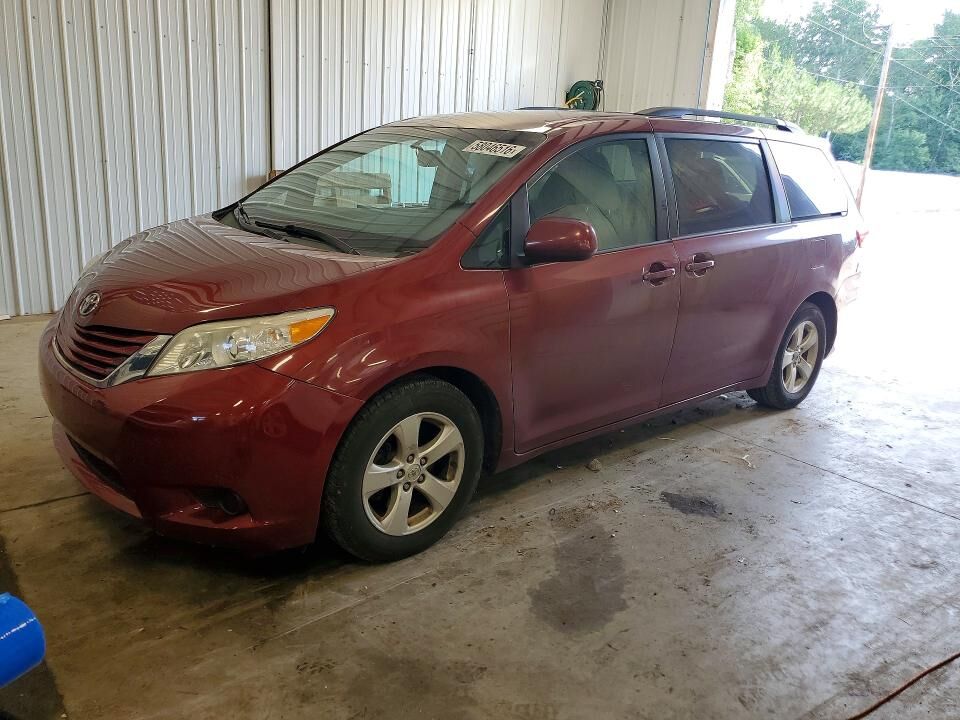 2016 TOYOTA Sienna