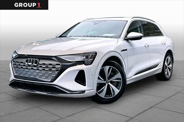 2024 AUDI Q8