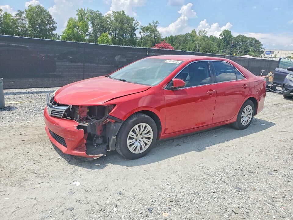 2014 TOYOTA Camry