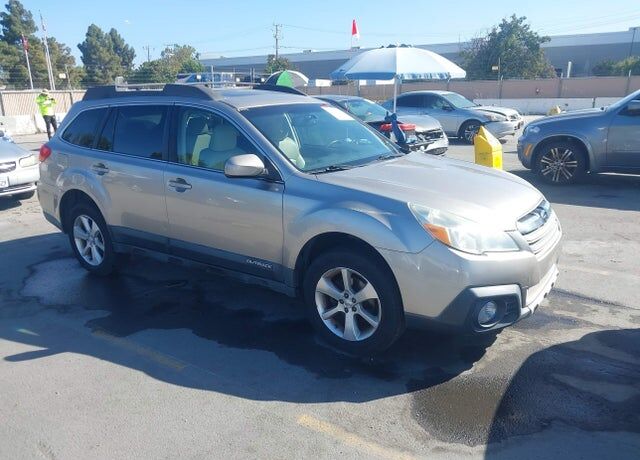 2014 SUBARU Outback