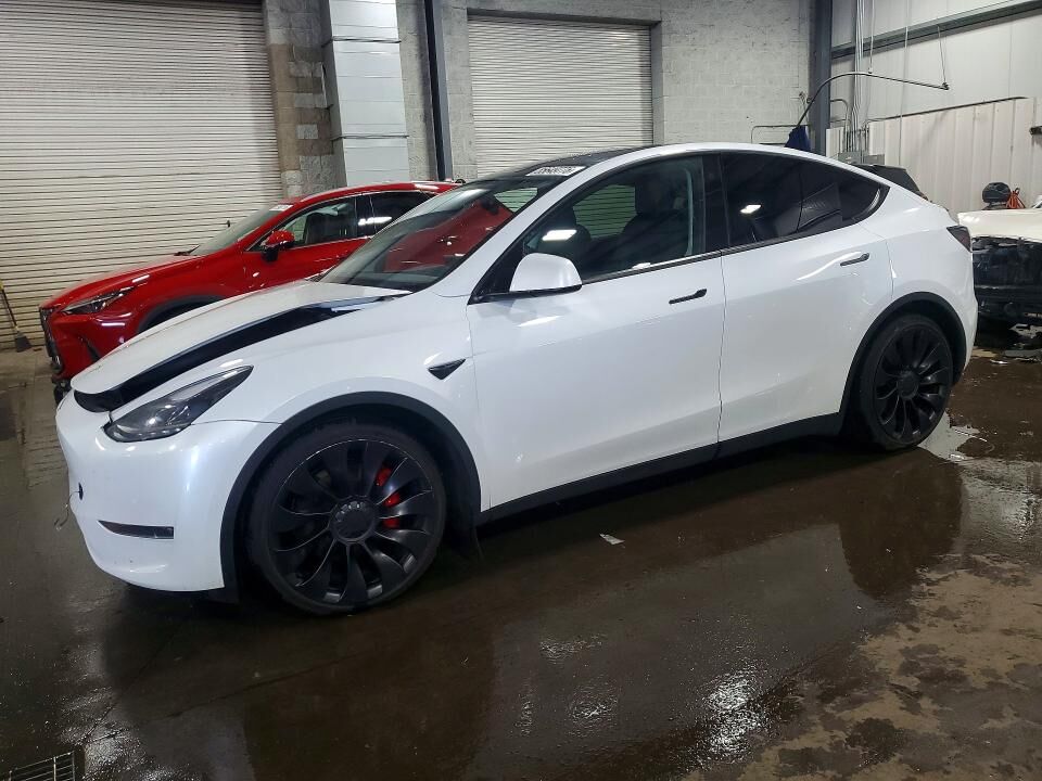 2022 TESLA Model Y