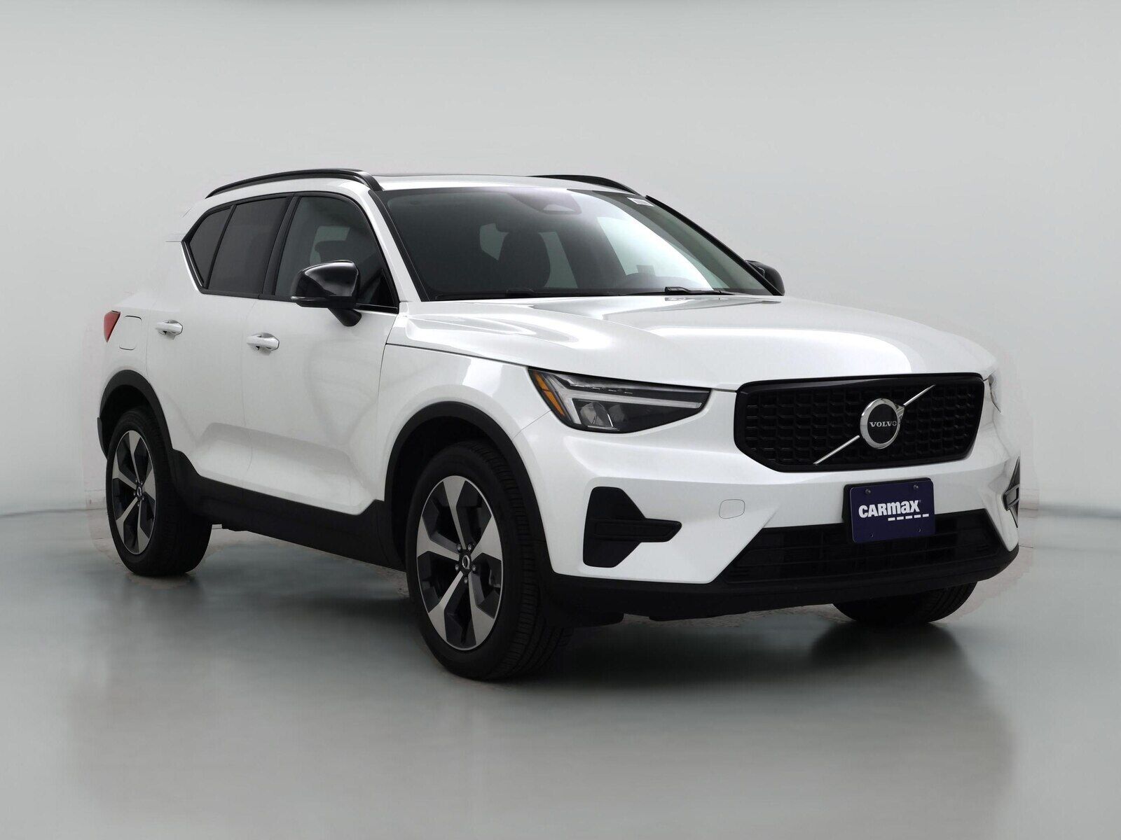 2024 VOLVO XC40