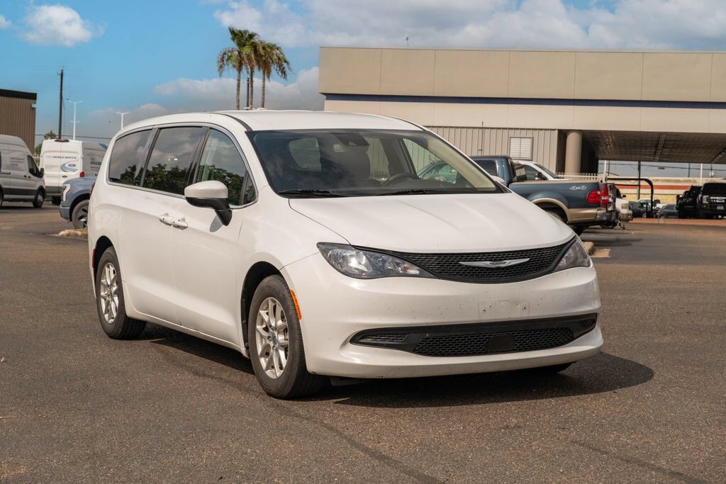 2023 CHRYSLER Voyager