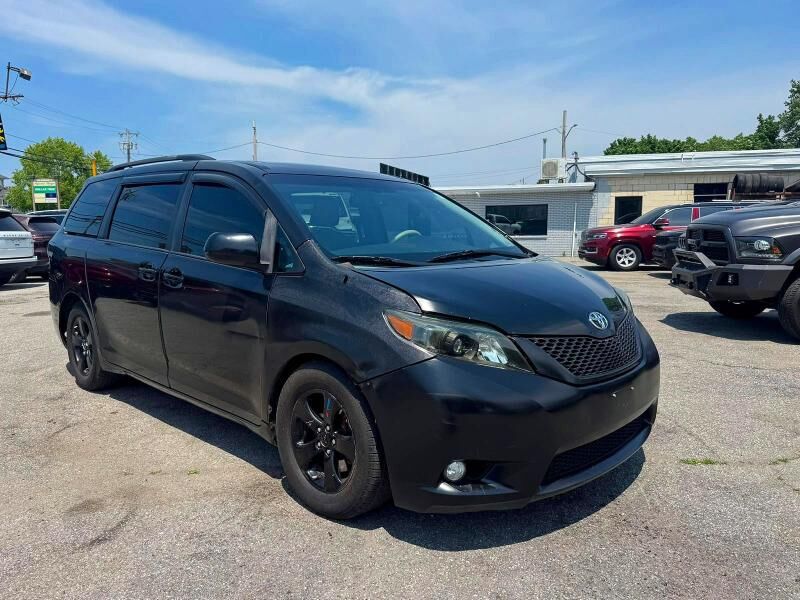 2014 TOYOTA Sienna