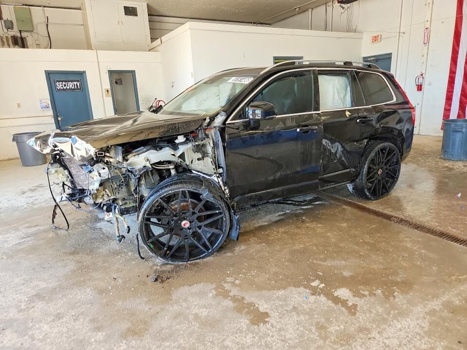 2016 VOLVO XC90