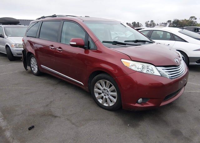 2013 TOYOTA Sienna