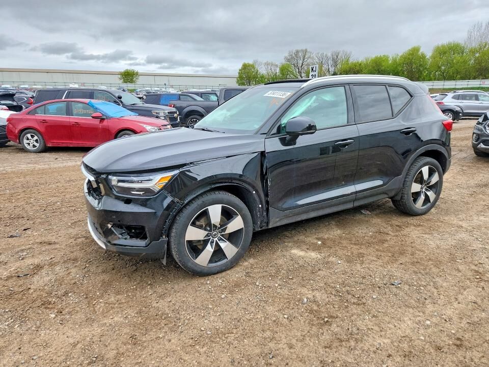 2020 VOLVO XC40