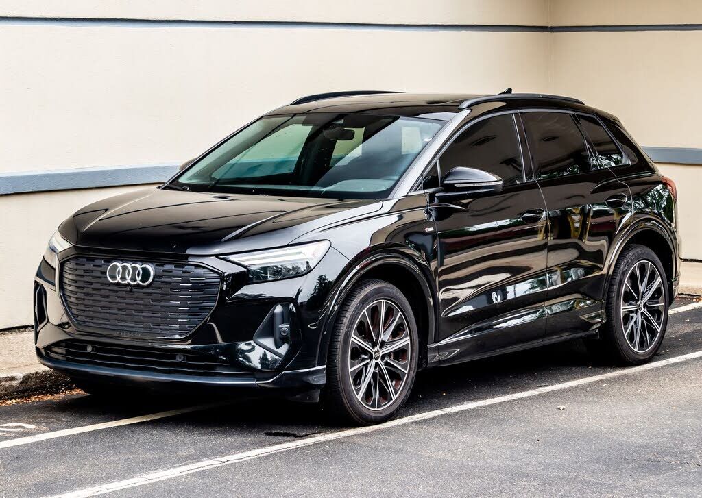 2022 AUDI Q4