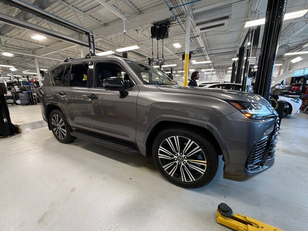2025 LEXUS LX