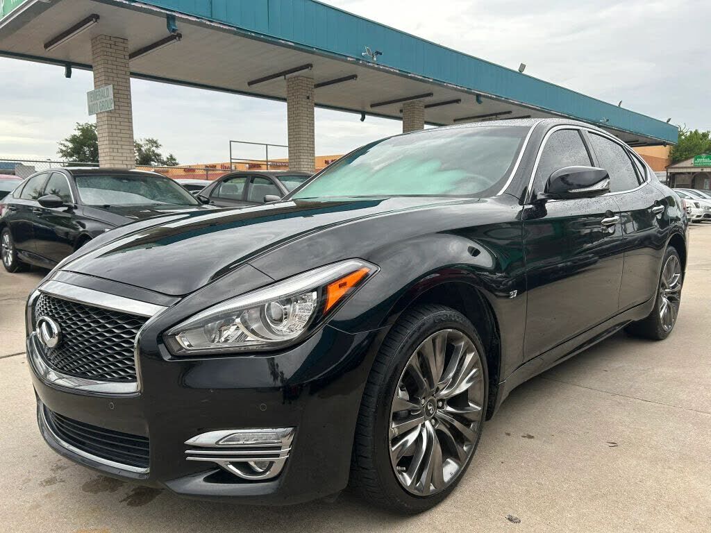 2017 INFINITI Q70