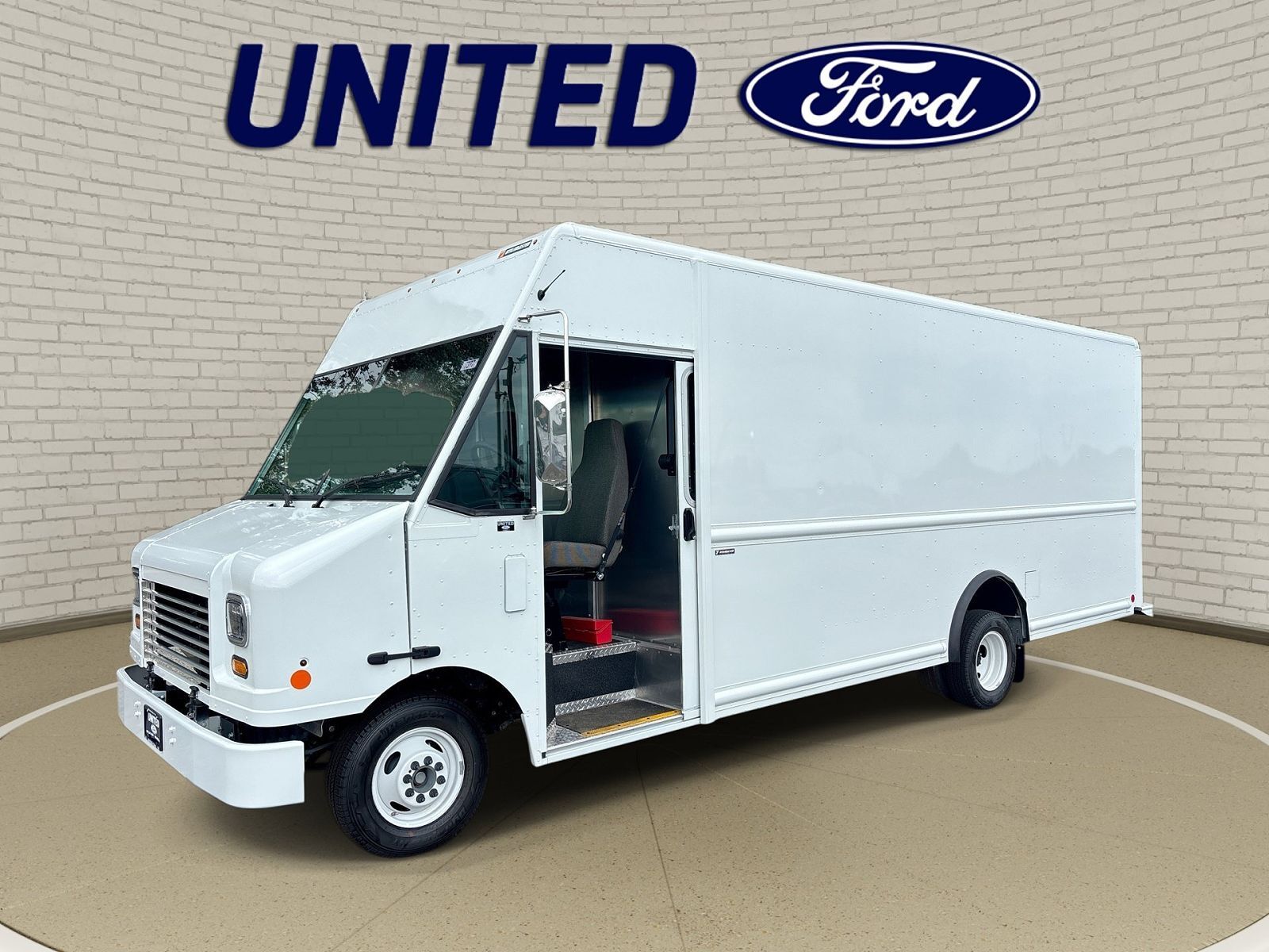 2027 FORD E-450