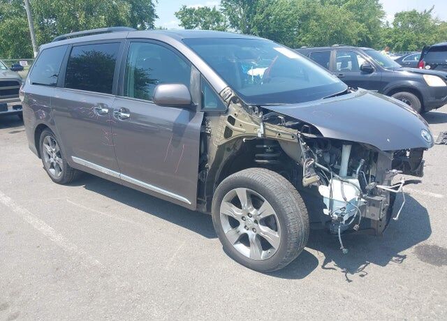 2014 TOYOTA Sienna