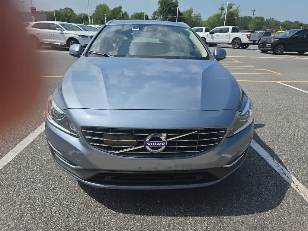 2017 VOLVO V60