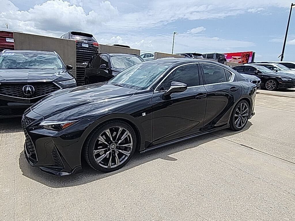 2022 LEXUS IS
