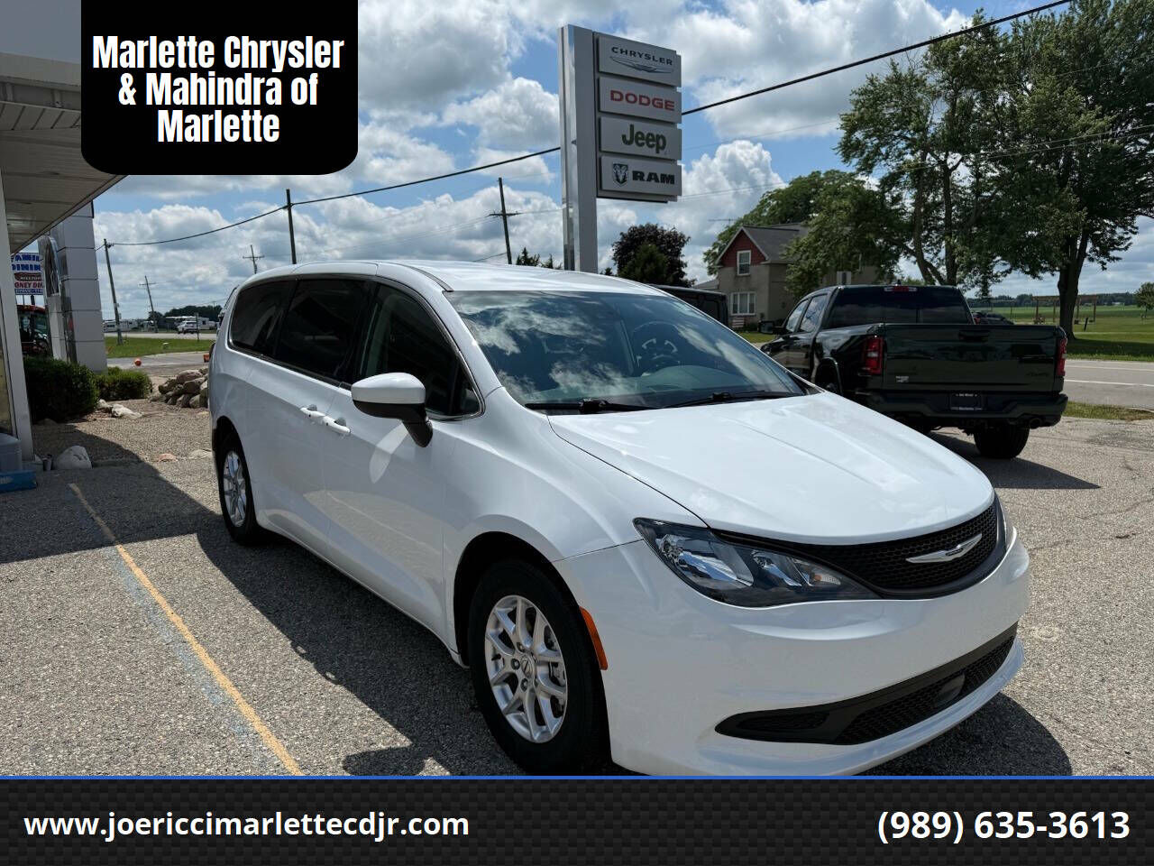 2023 CHRYSLER Voyager