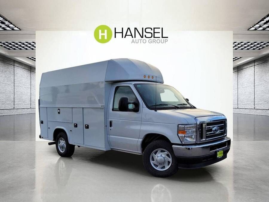 2025 FORD E-350