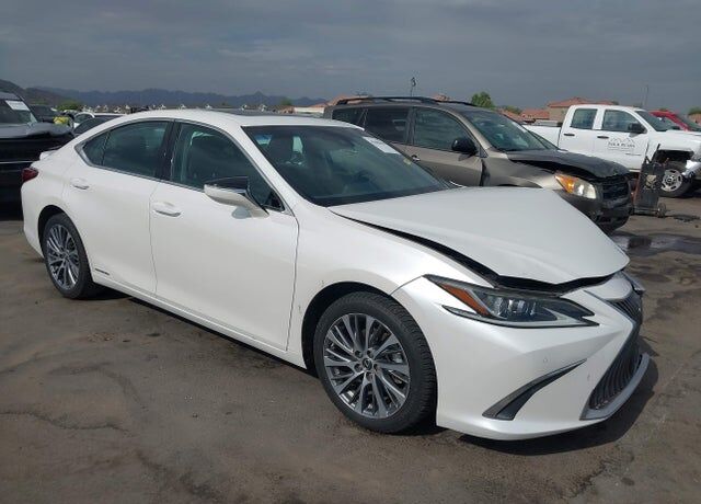 2019 LEXUS ES
